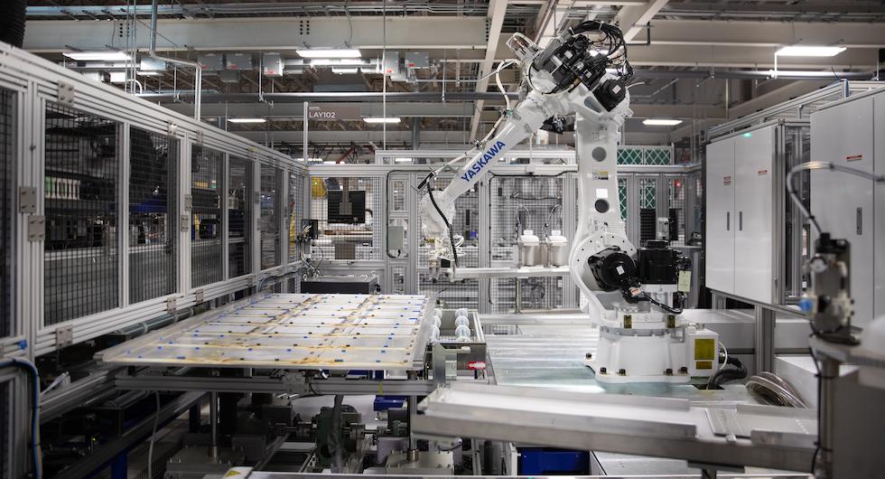 Teslas fabriksbygge pausat efter protester