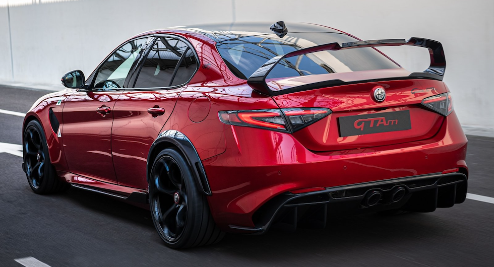 Alfa Romeo Giulia GTA officiell: 30 hästar mer – 100 kilo mindre