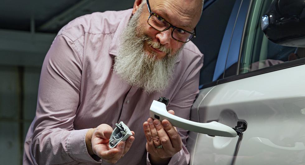 Handtaget lossnade: "Som en komisk sketch"