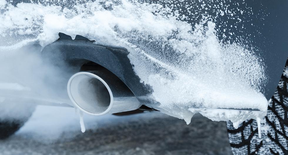 EU har världens strängaste regelverk när det kommer till koldioxidutsläpp. Det genomsnittliga CO2-utsläppet för fordonsflottan ska ligga på max 95 g/km 2021.