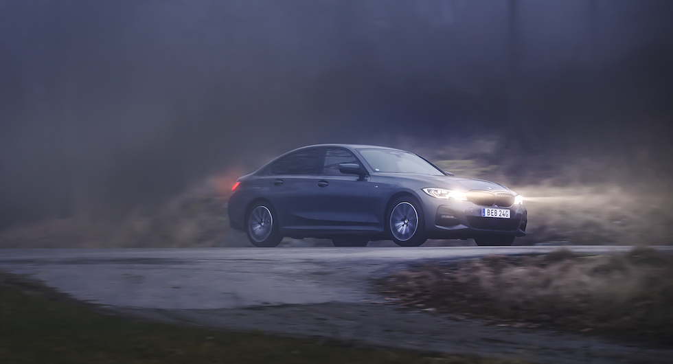 Klassiska BMW-linjer. Kort överhäng fram och de numera väldigt stora njurarna. Här i svart för 2 300 kronor extra.