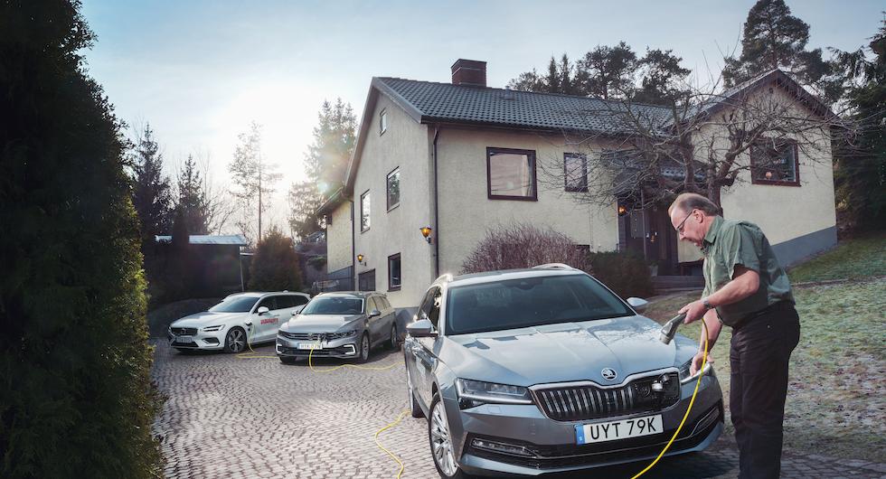 Test: Skoda Superb iV, Volkswagen Passat GTE och Volvo V60 T6 Twin Engine (2020)