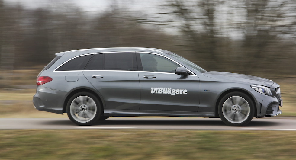 Mercedes C-klass – här som kombi – är en av mellanklassens bekvämaste, men dyraste bilar.