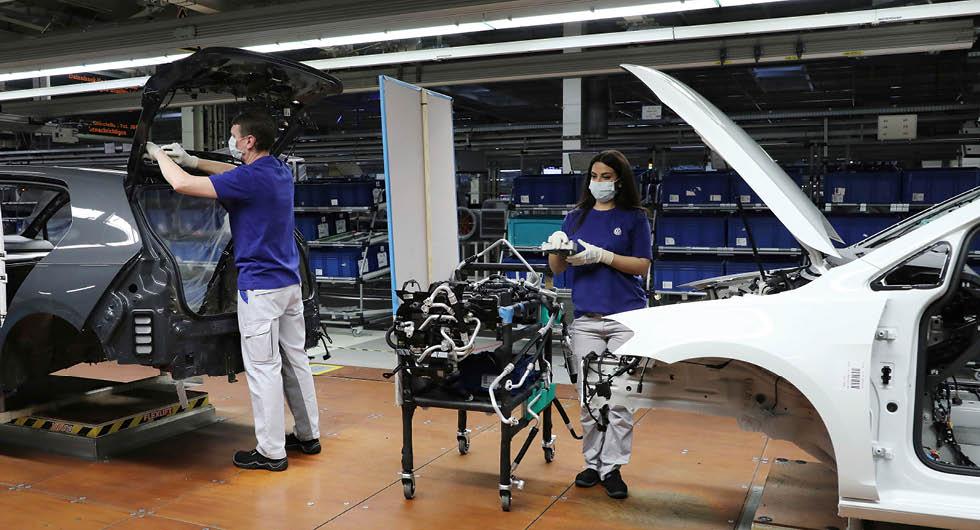 Volkswagen ska öppna fabrikerna med 100-punktsplan