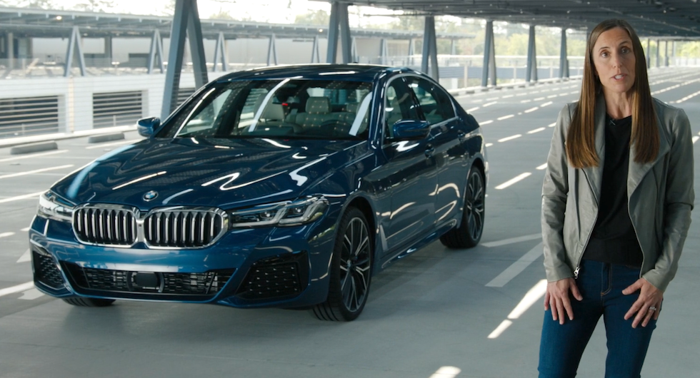 Först ut att använda den Apples nya digitala bilnyckel är ansiktslyfta BMW 5-serie. Emily Schubert är chef för Apples utveckling av biltjänster.