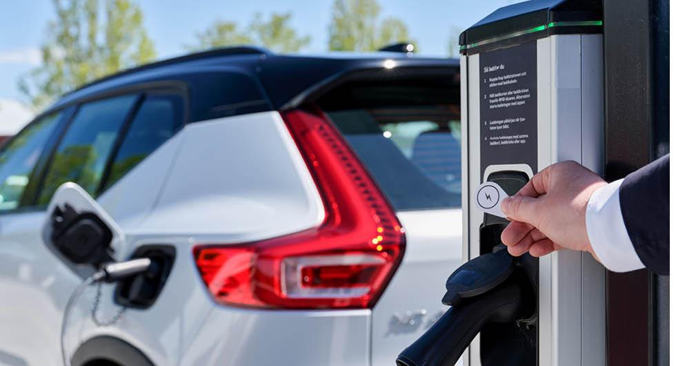Klart: Volvos elbilsköpare snabbladdar med Plugsurfing