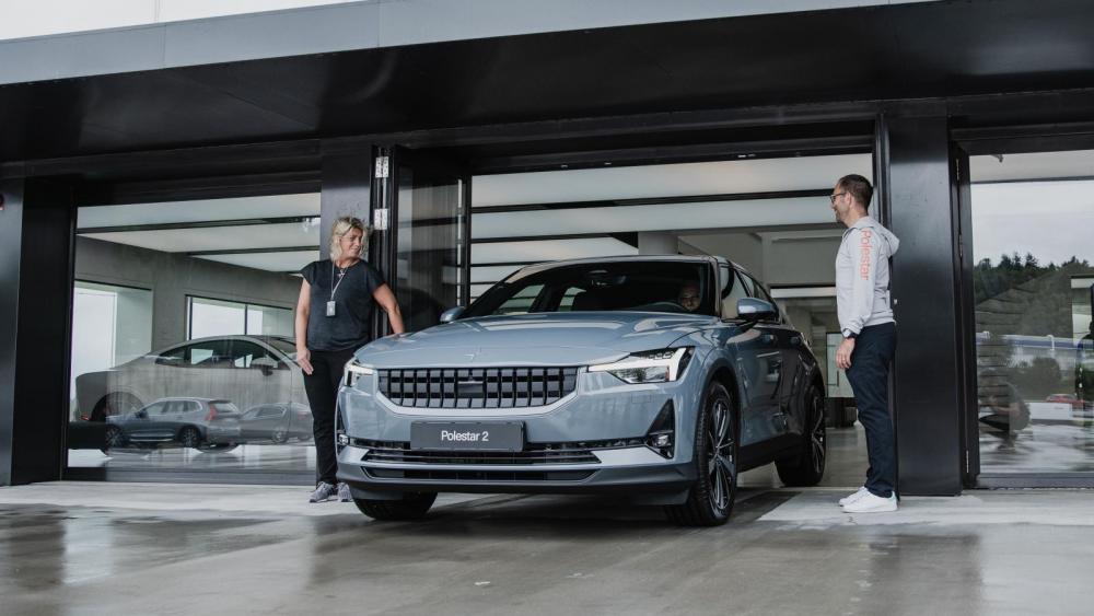 Första kunden i Sverige har fått sin Polestar 2