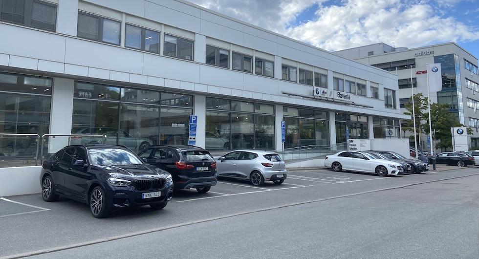 Här på auktoriserade BMW-återförsäljaren Bavaria i Solna började en laddhybrid brinna tidigare under sommaren.