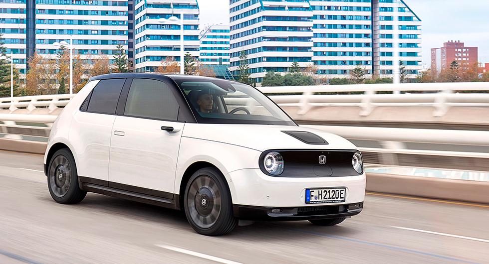 Honda e är en av många elbilar som driver på bakhjulen.