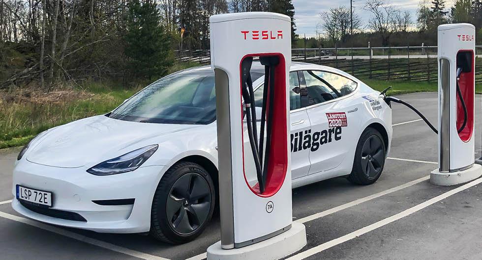 Teslaägare slår larm om trög snabbladdning