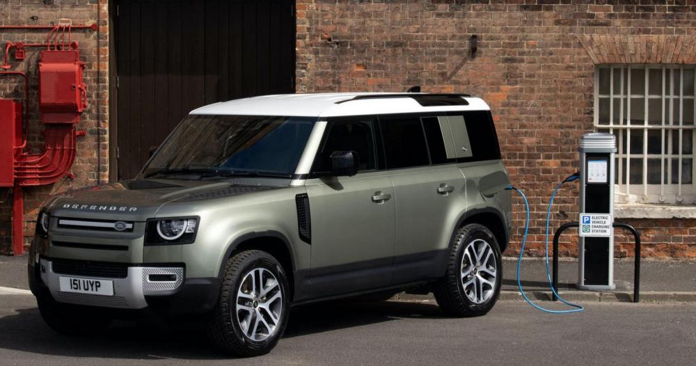 Land Rover Defender nu som laddhybrid – och ny dieselsexa