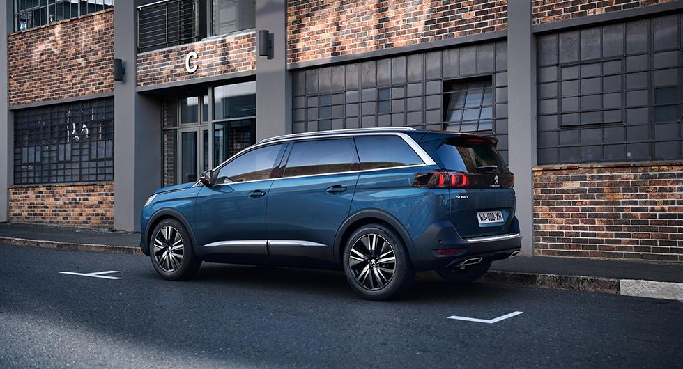 Huggtänder och klösmärken på uppdaterade Peugeot 5008