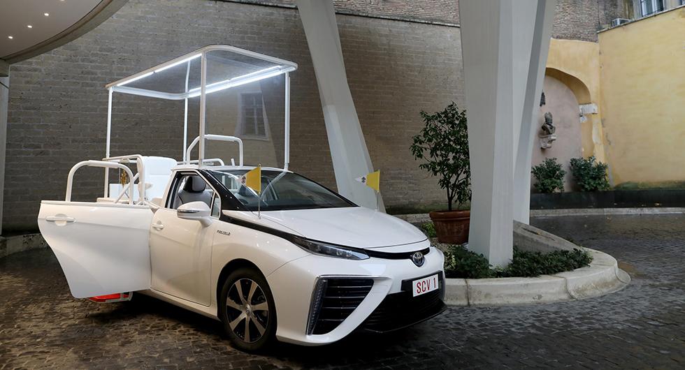Påvens nya bil: Toyota Mirai