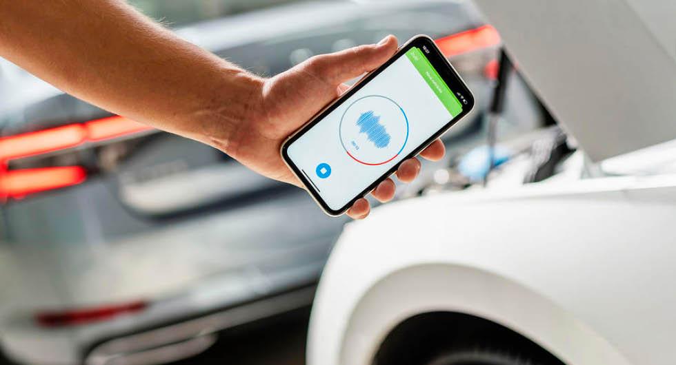 Skoda ska hitta fel i motorn med hjälp av mobilapp