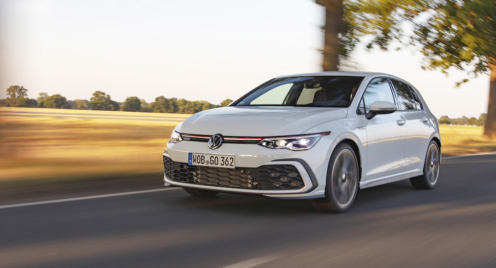 Front med markerat underbett utmärker den åttonde generationen av Volkswagen Golf GTI.