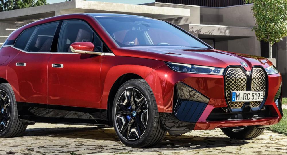 BMW försvarar iX-designen med kontroversiell kampanj