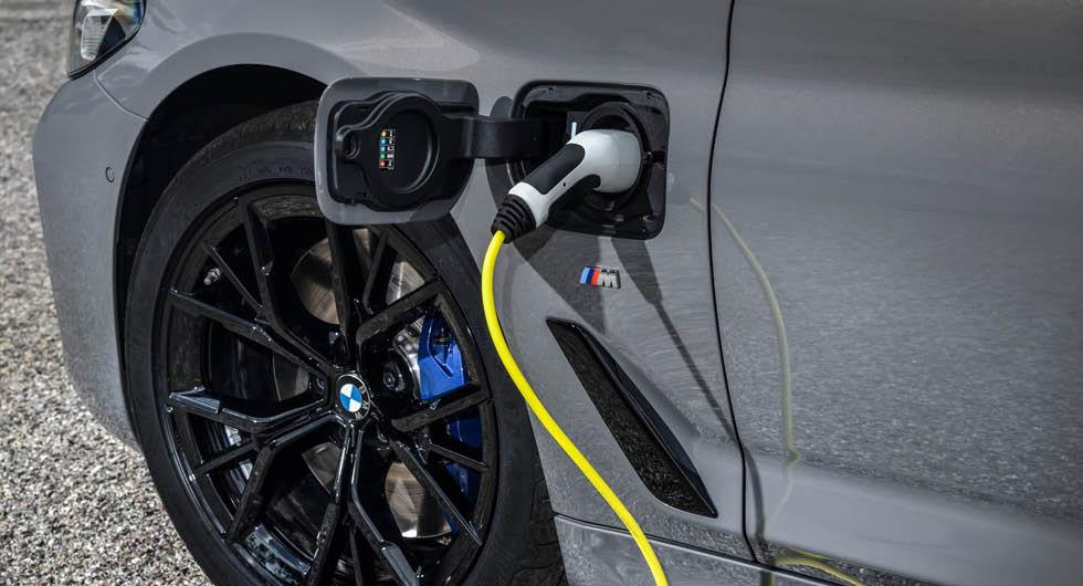 BMW har börjat åtgärda brinnande laddhybrider