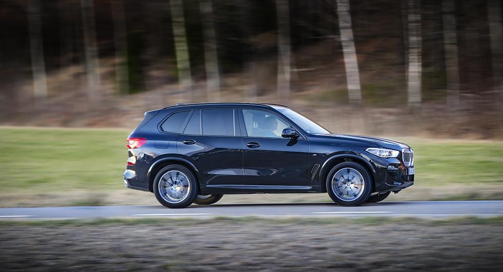 BMW X5 är stor. Modellen har vuxit med nästan 30 cm på längden sedan introduktionen.