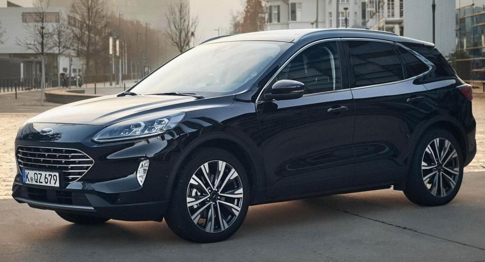 Ford Kuga nu som ”sladdlös” hybrid – låg skatt och dragkrok