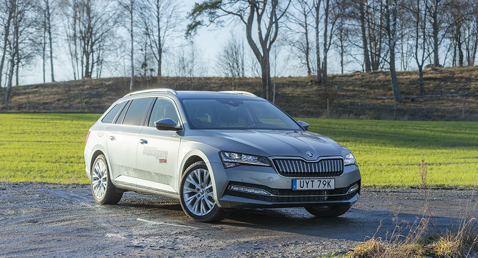 Skoda Superb iV utsedd till bästa familjebil 2020
