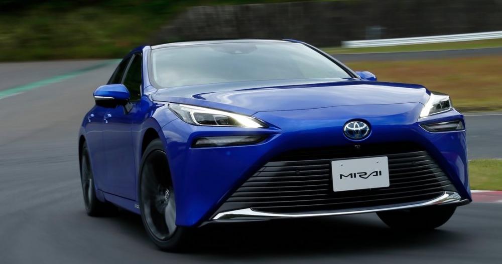 Toyota Mirai till Sverige nästa år: ”Det blir en minusutsläppsbil”