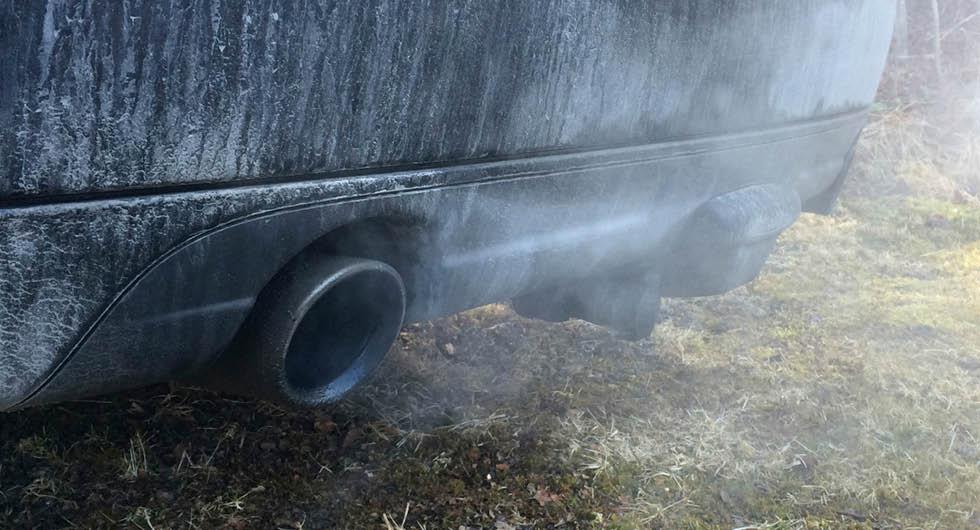 Ställs inför rätta för tomgångskörning: ”Patetiskt”