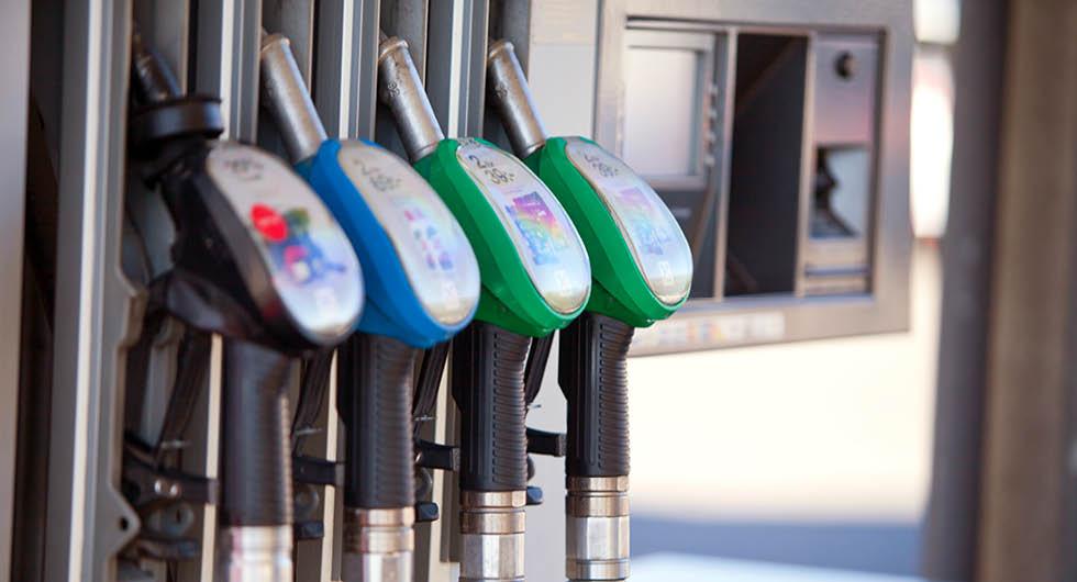 Nu pausas regeln som ger dyrare bensin och diesel