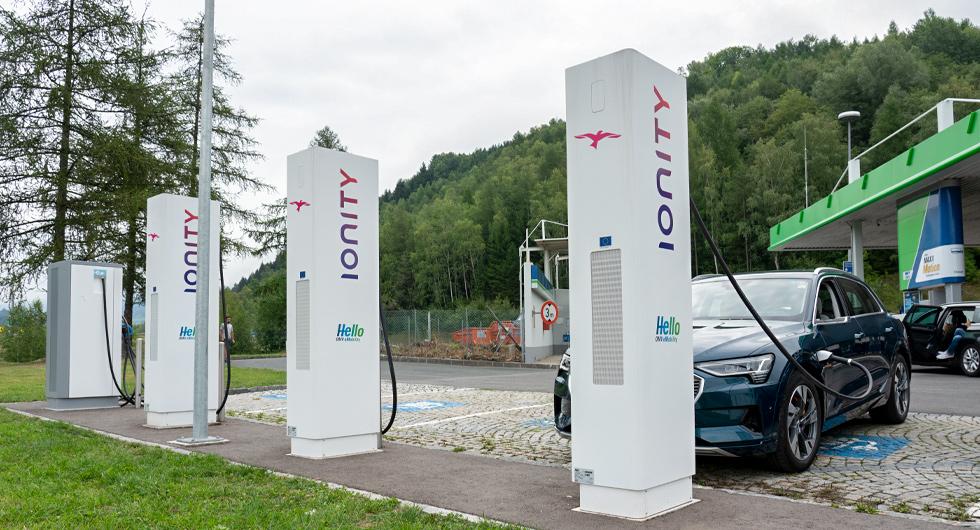 Ionity-laddarna är kraftfulla, men det är fortfarande för glest mellan dem.
