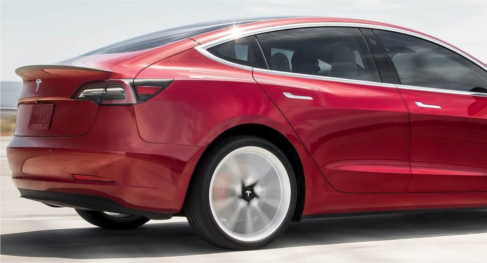 Tesla ber om ursäkt efter protest mot kvalitetsproblem