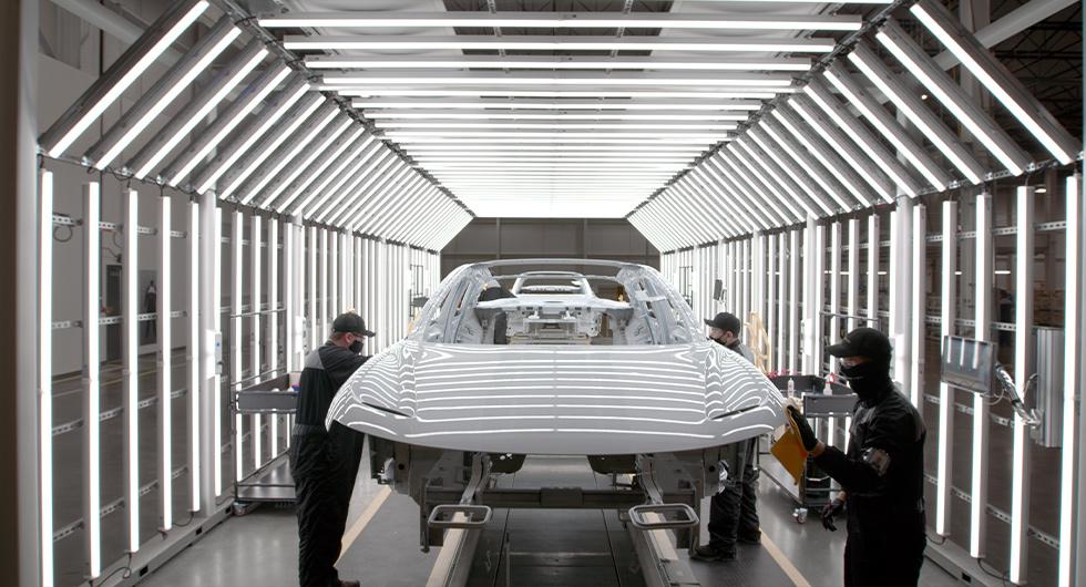En Lucid Air under tillverkning i Arizona. Foto: Lucid
